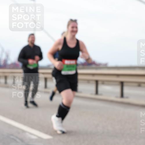 03.10.2025 - Köhlbrandbrückenlauf Lena Gebhardt http://msf.ph/oto/9205763 03.10.2025 16:02:31 Position 2  meine-sportfotos.de
