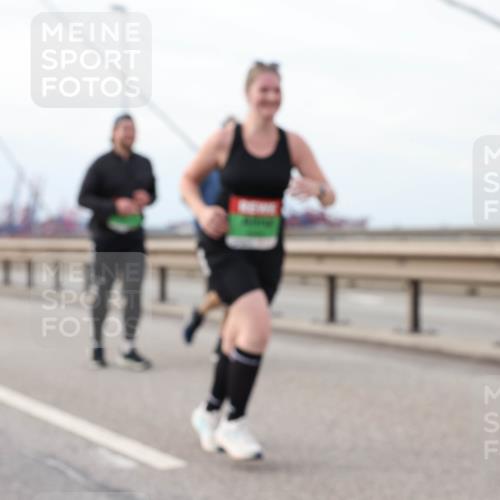 03.10.2025 - Köhlbrandbrückenlauf Lena Gebhardt http://msf.ph/oto/9205764 03.10.2025 16:02:31 Position 2  meine-sportfotos.de