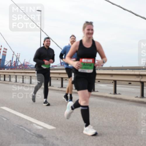 03.10.2025 - Köhlbrandbrückenlauf Lena Gebhardt http://msf.ph/oto/9205767 03.10.2025 16:02:31 Position 2  meine-sportfotos.de