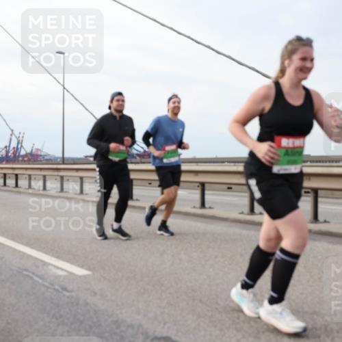 03.10.2025 - Köhlbrandbrückenlauf Lena Gebhardt http://msf.ph/oto/9205771 03.10.2025 16:02:31 Position 2  meine-sportfotos.de