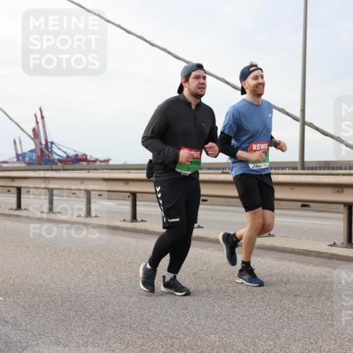 03.10.2025 - Köhlbrandbrückenlauf Lena Gebhardt http://msf.ph/oto/9205777 03.10.2025 16:02:32 Position 2 8471 meine-sportfotos.de