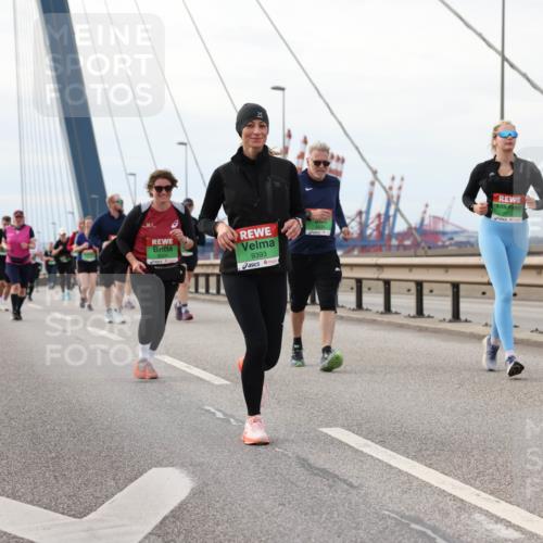 03.10.2025 - Köhlbrandbrückenlauf Lena Gebhardt http://msf.ph/oto/9205781 03.10.2025 16:02:34 Position 2 9393 meine-sportfotos.de
