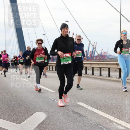 03.10.2025 - Köhlbrandbrückenlauf Lena Gebhardt http://msf.ph/oto/9205783 03.10.2025 16:02:34 Position 2 9393 meine-sportfotos.de