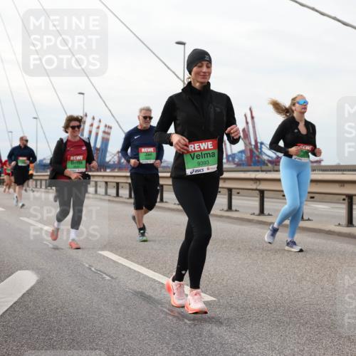 03.10.2025 - Köhlbrandbrückenlauf Lena Gebhardt http://msf.ph/oto/9205787 03.10.2025 16:02:35 Position 2 9393 meine-sportfotos.de