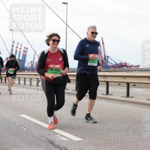 03.10.2025 - Köhlbrandbrückenlauf Lena Gebhardt http://msf.ph/oto/9205790 03.10.2025 16:02:36 Position 2 8554, 8244 meine-sportfotos.de