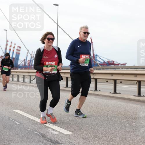 03.10.2025 - Köhlbrandbrückenlauf Lena Gebhardt http://msf.ph/oto/9205791 03.10.2025 16:02:36 Position 2 244 meine-sportfotos.de