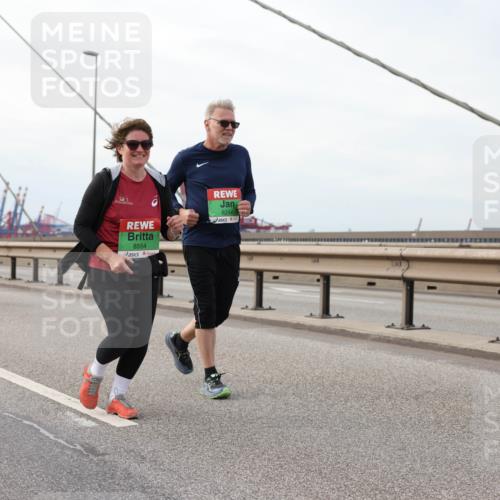03.10.2025 - Köhlbrandbrückenlauf Lena Gebhardt http://msf.ph/oto/9205793 03.10.2025 16:02:36 Position 2 8554, 8244, 11111 meine-sportfotos.de