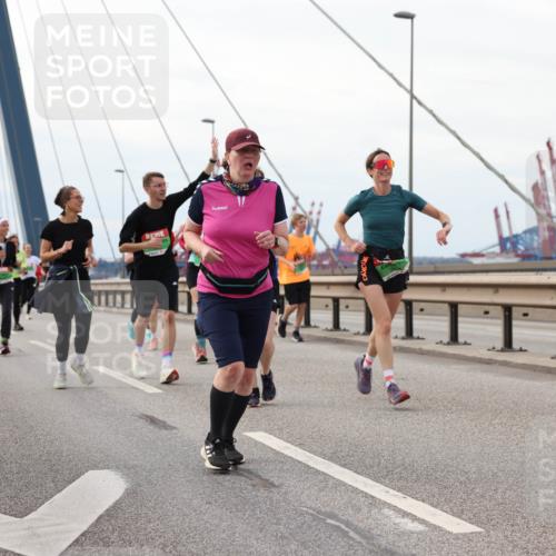 03.10.2025 - Köhlbrandbrückenlauf Lena Gebhardt http://msf.ph/oto/9205808 03.10.2025 16:02:41 Position 2  meine-sportfotos.de