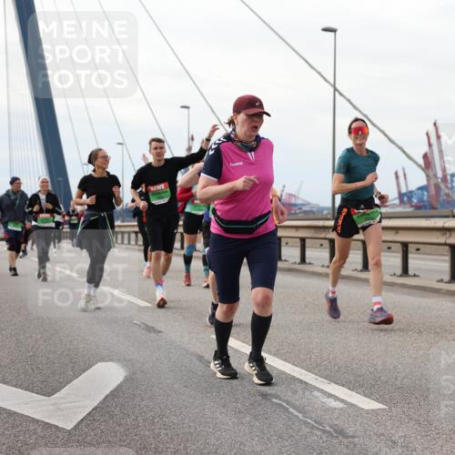 03.10.2025 - Köhlbrandbrückenlauf Lena Gebhardt http://msf.ph/oto/9205810 03.10.2025 16:02:41 Position 2  meine-sportfotos.de