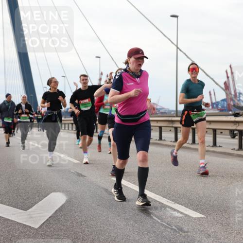 03.10.2025 - Köhlbrandbrückenlauf Lena Gebhardt http://msf.ph/oto/9205811 03.10.2025 16:02:41 Position 2  meine-sportfotos.de
