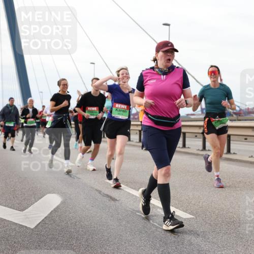 03.10.2025 - Köhlbrandbrückenlauf Lena Gebhardt http://msf.ph/oto/9205812 03.10.2025 16:02:42 Position 2 9514 meine-sportfotos.de