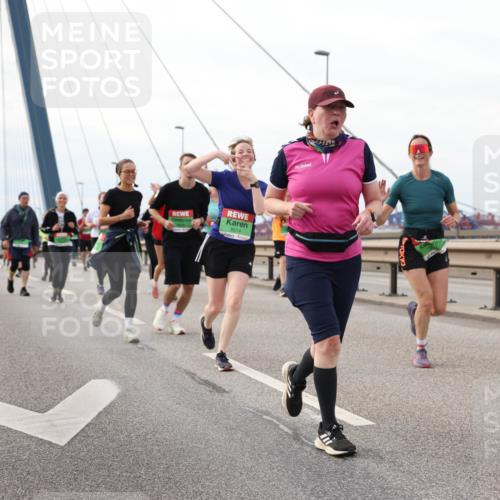 03.10.2025 - Köhlbrandbrückenlauf Lena Gebhardt http://msf.ph/oto/9205813 03.10.2025 16:02:42 Position 2 9514 meine-sportfotos.de