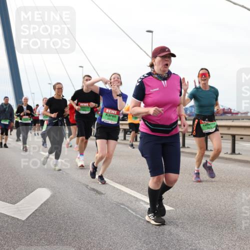 03.10.2025 - Köhlbrandbrückenlauf Lena Gebhardt http://msf.ph/oto/9205815 03.10.2025 16:02:42 Position 2 9514, 9513 meine-sportfotos.de