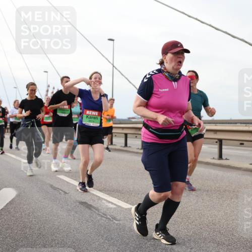 03.10.2025 - Köhlbrandbrückenlauf Lena Gebhardt http://msf.ph/oto/9205816 03.10.2025 16:02:42 Position 2 9514, 73 meine-sportfotos.de
