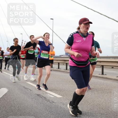 03.10.2025 - Köhlbrandbrückenlauf Lena Gebhardt http://msf.ph/oto/9205817 03.10.2025 16:02:42 Position 2 9514 meine-sportfotos.de