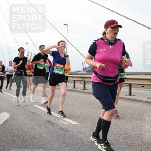 03.10.2025 - Köhlbrandbrückenlauf Lena Gebhardt http://msf.ph/oto/9205818 03.10.2025 16:02:43 Position 2 9514 meine-sportfotos.de