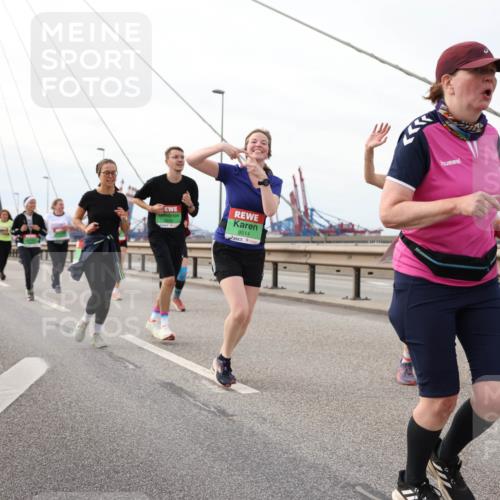 03.10.2025 - Köhlbrandbrückenlauf Lena Gebhardt http://msf.ph/oto/9205819 03.10.2025 16:02:43 Position 2 9514 meine-sportfotos.de