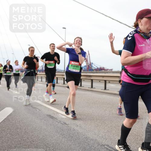 03.10.2025 - Köhlbrandbrückenlauf Lena Gebhardt http://msf.ph/oto/9205820 03.10.2025 16:02:43 Position 2 9514 meine-sportfotos.de