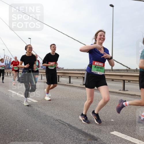 03.10.2025 - Köhlbrandbrückenlauf Lena Gebhardt http://msf.ph/oto/9205825 03.10.2025 16:02:44 Position 2 9514 meine-sportfotos.de