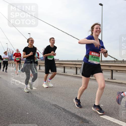 03.10.2025 - Köhlbrandbrückenlauf Lena Gebhardt http://msf.ph/oto/9205826 03.10.2025 16:02:44 Position 2 9514 meine-sportfotos.de