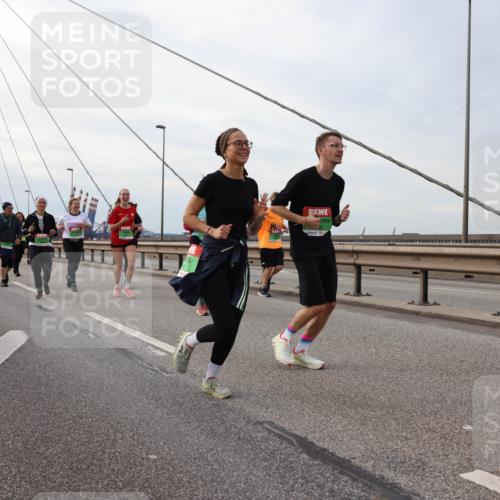 03.10.2025 - Köhlbrandbrückenlauf Lena Gebhardt http://msf.ph/oto/9205827 03.10.2025 16:02:44 Position 2  meine-sportfotos.de