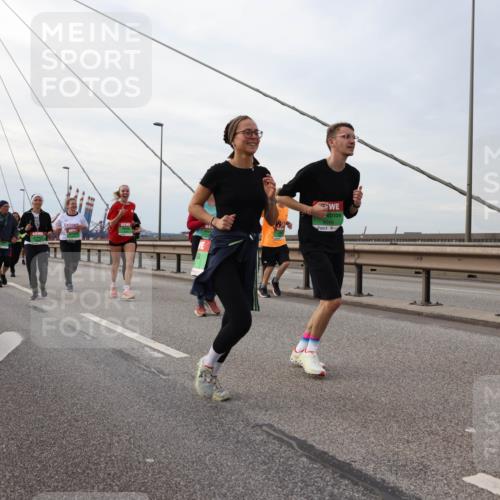 03.10.2025 - Köhlbrandbrückenlauf Lena Gebhardt http://msf.ph/oto/9205828 03.10.2025 16:02:44 Position 2 9648 meine-sportfotos.de