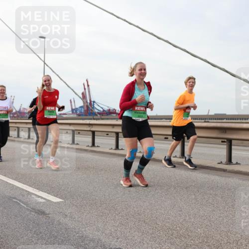 03.10.2025 - Köhlbrandbrückenlauf Lena Gebhardt http://msf.ph/oto/9205831 03.10.2025 16:02:45 Position 2 8837, 646 meine-sportfotos.de