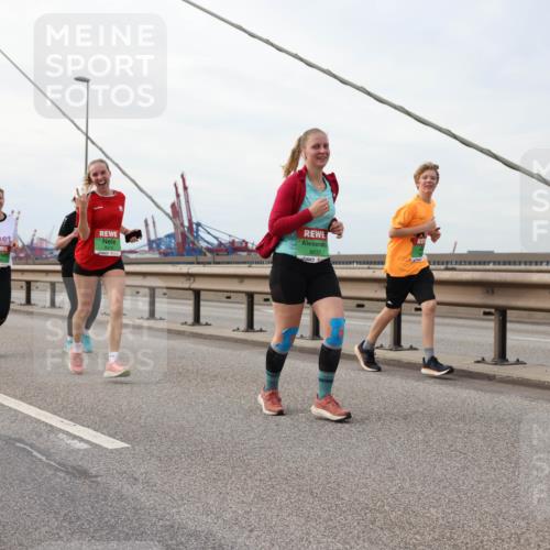 03.10.2025 - Köhlbrandbrückenlauf Lena Gebhardt http://msf.ph/oto/9205832 03.10.2025 16:02:45 Position 2 8837 meine-sportfotos.de
