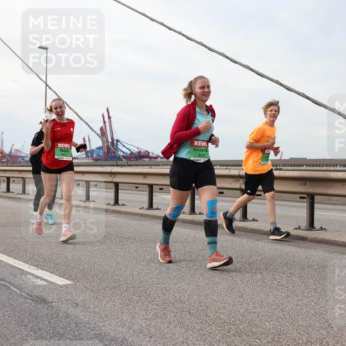 03.10.2025 - Köhlbrandbrückenlauf Lena Gebhardt http://msf.ph/oto/9205833 03.10.2025 16:02:45 Position 2 8837 meine-sportfotos.de