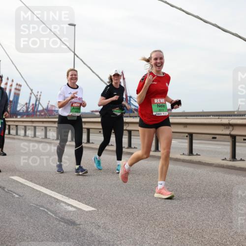 03.10.2025 - Köhlbrandbrückenlauf Lena Gebhardt http://msf.ph/oto/9205837 03.10.2025 16:02:46 Position 2 8767, 8918 meine-sportfotos.de
