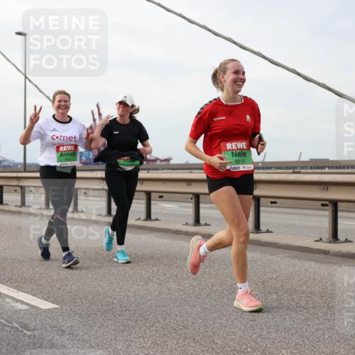 03.10.2025 - Köhlbrandbrückenlauf Lena Gebhardt http://msf.ph/oto/9205840 03.10.2025 16:02:46 Position 2 8768, 8602, 8918, 1111 meine-sportfotos.de