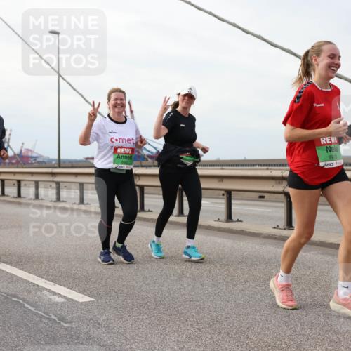 03.10.2025 - Köhlbrandbrückenlauf Lena Gebhardt http://msf.ph/oto/9205842 03.10.2025 16:02:47 Position 2 8768, 8918 meine-sportfotos.de