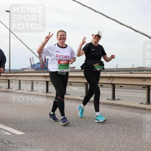 03.10.2025 - Köhlbrandbrückenlauf Lena Gebhardt http://msf.ph/oto/9205846 03.10.2025 16:02:47 Position 2 8768, 8602 meine-sportfotos.de