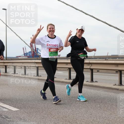 03.10.2025 - Köhlbrandbrückenlauf Lena Gebhardt http://msf.ph/oto/9205847 03.10.2025 16:02:47 Position 2 8768, 8602 meine-sportfotos.de