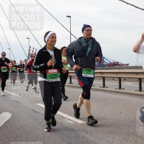 03.10.2025 - Köhlbrandbrückenlauf Lena Gebhardt http://msf.ph/oto/9205849 03.10.2025 16:02:48 Position 2 8768 meine-sportfotos.de