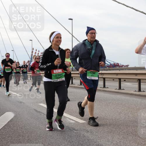 03.10.2025 - Köhlbrandbrückenlauf Lena Gebhardt http://msf.ph/oto/9205850 03.10.2025 16:02:48 Position 2 8768, 8602 meine-sportfotos.de