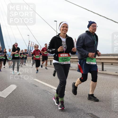 03.10.2025 - Köhlbrandbrückenlauf Lena Gebhardt http://msf.ph/oto/9205852 03.10.2025 16:02:48 Position 2 8767, 8768 meine-sportfotos.de