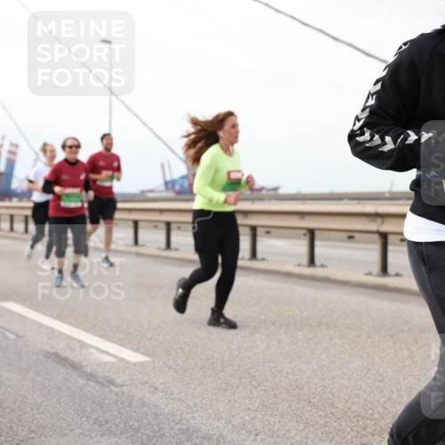 03.10.2025 - Köhlbrandbrückenlauf Lena Gebhardt http://msf.ph/oto/9205856 03.10.2025 16:02:49 Position 2 8767 meine-sportfotos.de