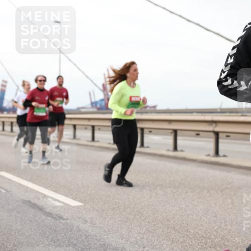 03.10.2025 - Köhlbrandbrückenlauf Lena Gebhardt http://msf.ph/oto/9205857 03.10.2025 16:02:49 Position 2 87 meine-sportfotos.de