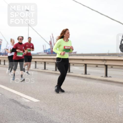 03.10.2025 - Köhlbrandbrückenlauf Lena Gebhardt http://msf.ph/oto/9205858 03.10.2025 16:02:49 Position 2  meine-sportfotos.de