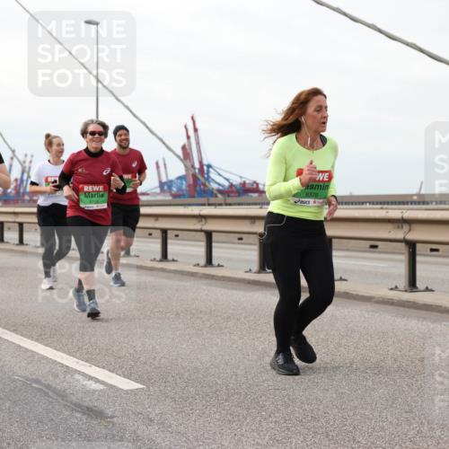 03.10.2025 - Köhlbrandbrückenlauf Lena Gebhardt http://msf.ph/oto/9205859 03.10.2025 16:02:49 Position 2 8564, 8108, 8376 meine-sportfotos.de