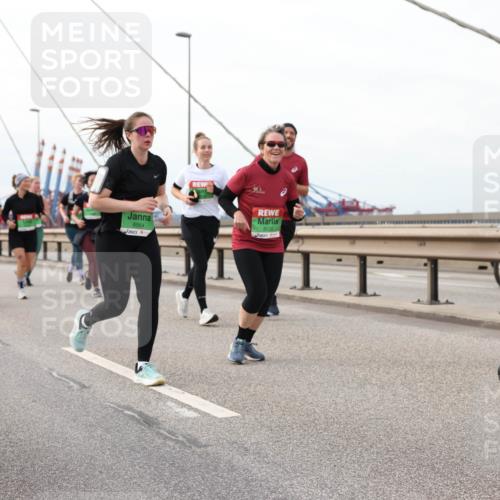 03.10.2025 - Köhlbrandbrückenlauf Lena Gebhardt http://msf.ph/oto/9205864 03.10.2025 16:02:50 Position 2 8564, 8108, 8376 meine-sportfotos.de