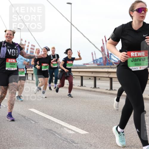 03.10.2025 - Köhlbrandbrückenlauf Lena Gebhardt http://msf.ph/oto/9205868 03.10.2025 16:02:51 Position 2 8053, 9278, 8564 meine-sportfotos.de