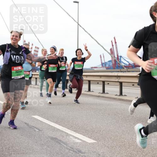 03.10.2025 - Köhlbrandbrückenlauf Lena Gebhardt http://msf.ph/oto/9205870 03.10.2025 16:02:51 Position 2 8481, 9276, 8053, 8564 meine-sportfotos.de