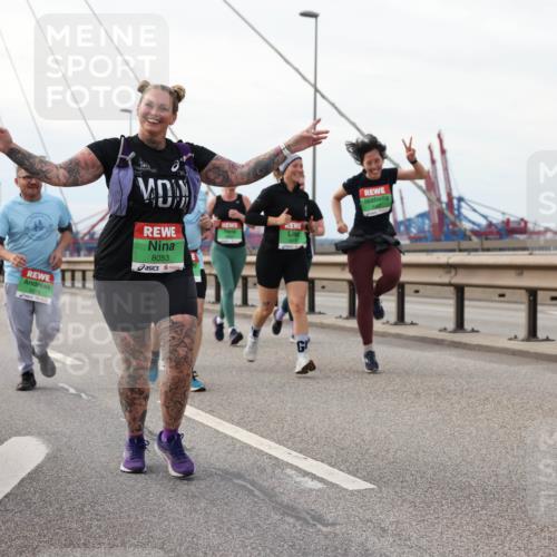 03.10.2025 - Köhlbrandbrückenlauf Lena Gebhardt http://msf.ph/oto/9205872 03.10.2025 16:02:52 Position 2 9276, 445, 8053 meine-sportfotos.de