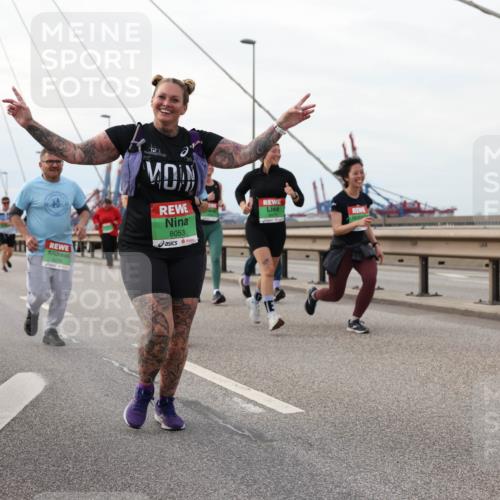 03.10.2025 - Köhlbrandbrückenlauf Lena Gebhardt http://msf.ph/oto/9205874 03.10.2025 16:02:52 Position 2 8053 meine-sportfotos.de