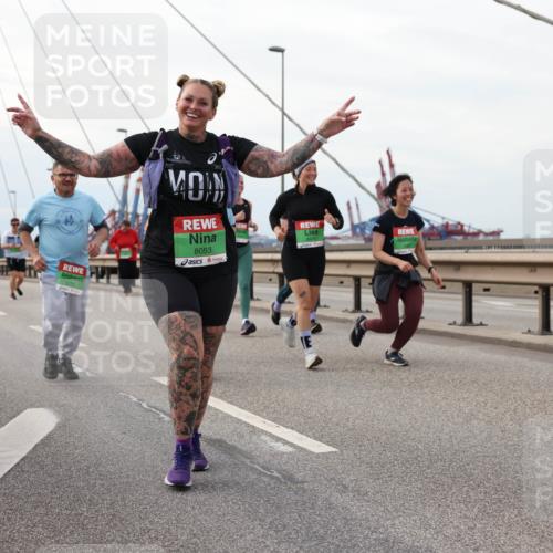 03.10.2025 - Köhlbrandbrückenlauf Lena Gebhardt http://msf.ph/oto/9205875 03.10.2025 16:02:52 Position 2 8053 meine-sportfotos.de