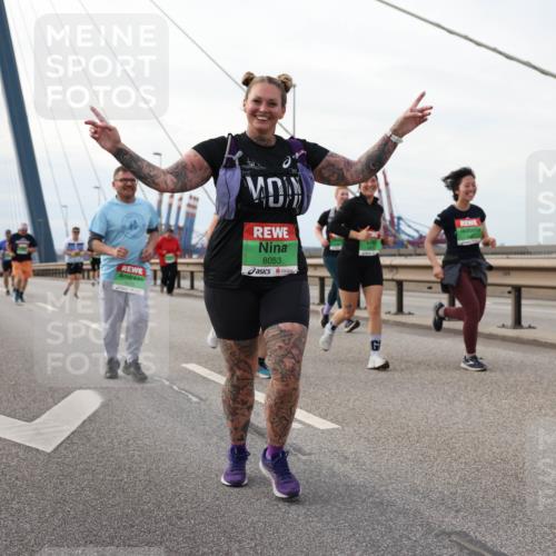03.10.2025 - Köhlbrandbrückenlauf Lena Gebhardt http://msf.ph/oto/9205876 03.10.2025 16:02:52 Position 2 8053 meine-sportfotos.de