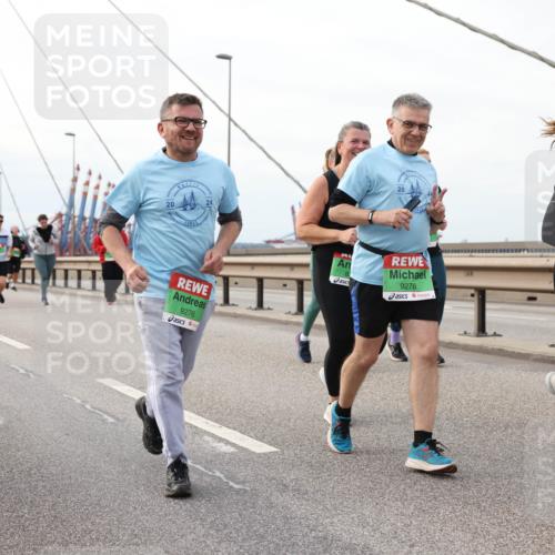03.10.2025 - Köhlbrandbrückenlauf Lena Gebhardt http://msf.ph/oto/9205883 03.10.2025 16:02:53 Position 2 20, 24, 9276, 9278 meine-sportfotos.de