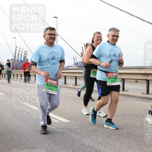 03.10.2025 - Köhlbrandbrückenlauf Lena Gebhardt http://msf.ph/oto/9205885 03.10.2025 16:02:54 Position 2 20, 24, 9276, 20, 9278, 847 meine-sportfotos.de